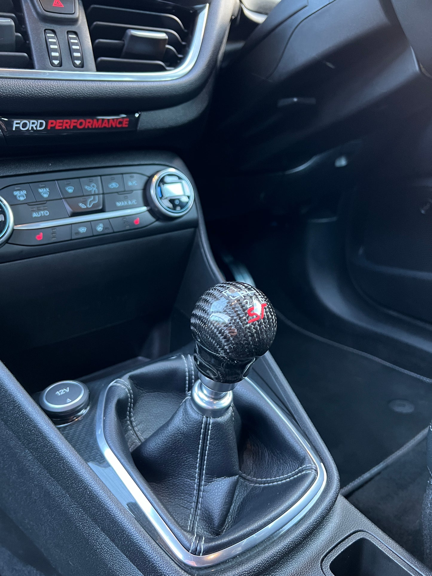 Genuine Carbon Fiber ST Gear Knob for Ford Fiesta, Focus, Puma 6 Speed