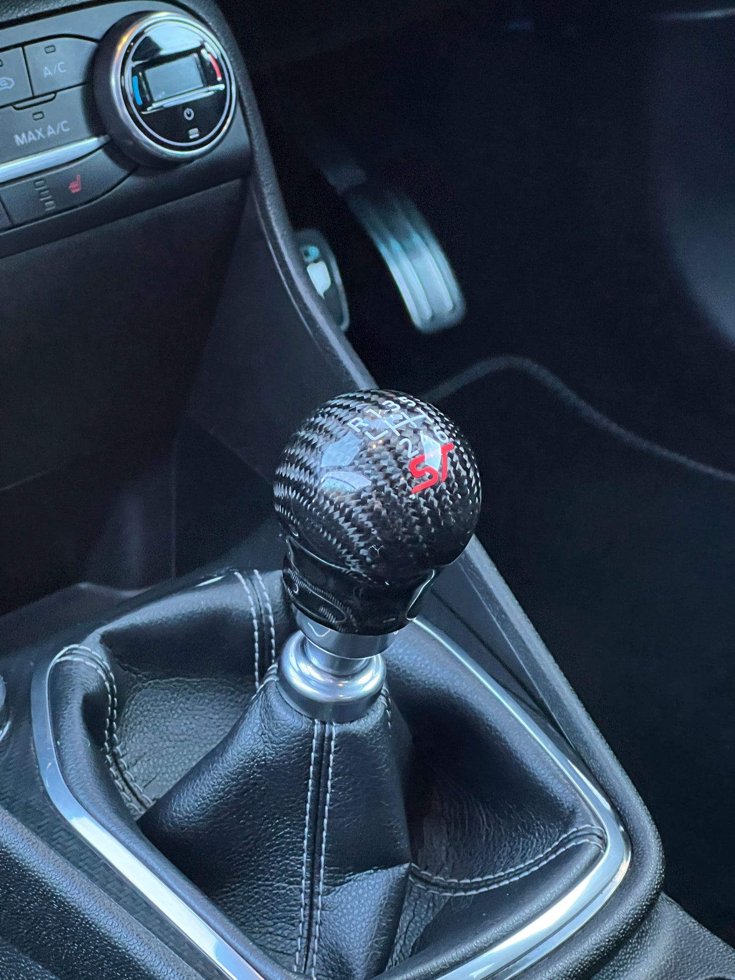 Genuine Carbon Fiber ST Gear Knob for Ford Fiesta, Focus, Puma 6 Speed