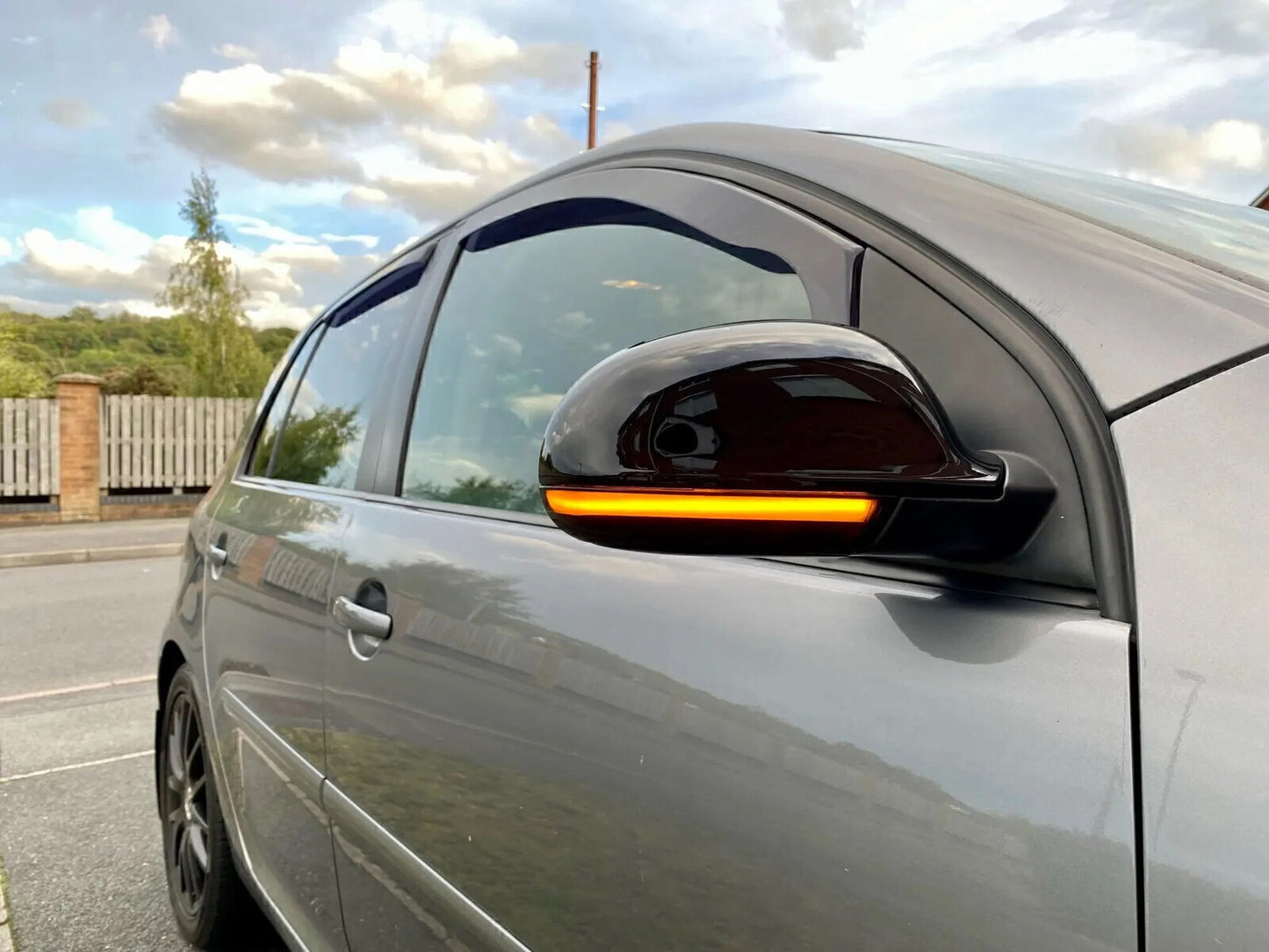 VW Golf MK5 - LED Sequential Side Repeater Unit